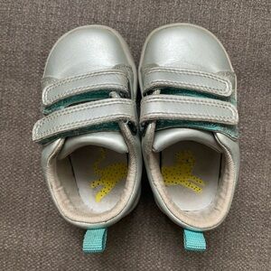 Baby/Toddler Ten Little Silver Shoes Size 4.5